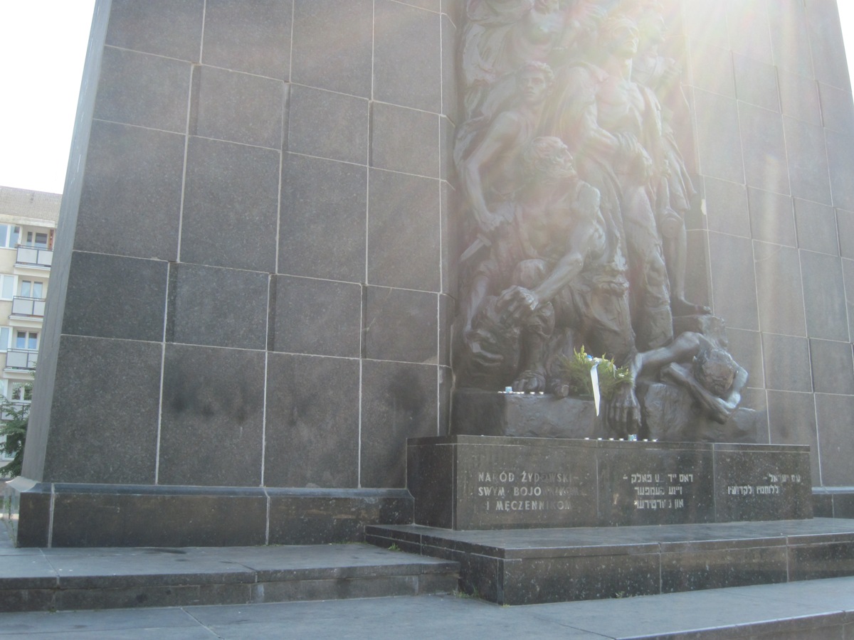 12-Varsavia- Monumento agli eroi del ghetto di Varsavia